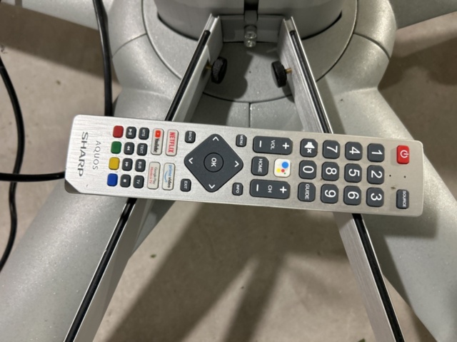 1504287-4 TV ca 44" med stativ - Sharp