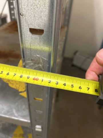 1504299-11 Samling med lagerhyllor inklusive innehåll