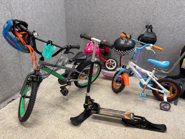 1535529-2 Stroller, bicycles, kickbikes, etc.