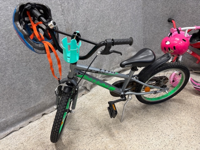 1535529-3 Stroller, bicycles, kickbikes, etc.