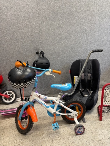 1535529-4 Stroller, bicycles, kickbikes, etc.