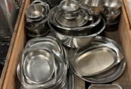 1373218 Samling med serveringsfat och skålar i rostfritt