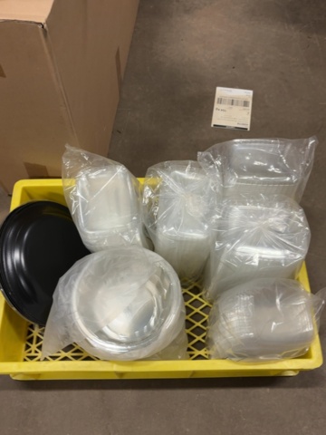 1373220-2 Samling med engångsartiklar och plastförpackningar
