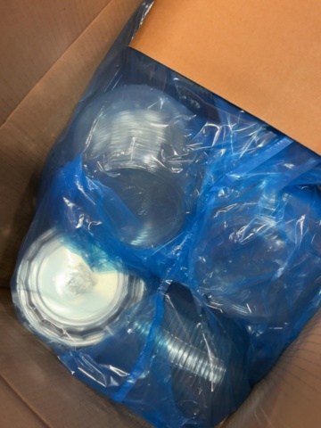 1373220-3 Samling med engångsartiklar och plastförpackningar