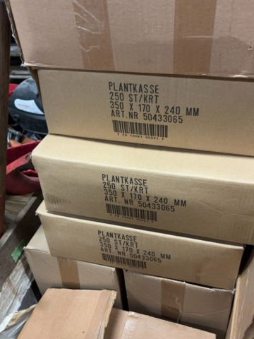 1373220-4 Samling med engångsartiklar och plastförpackningar