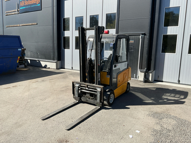 1543720-1 Electric forklift with charger - Jungheinrich EFG-Vac16 SP G-330ZZ