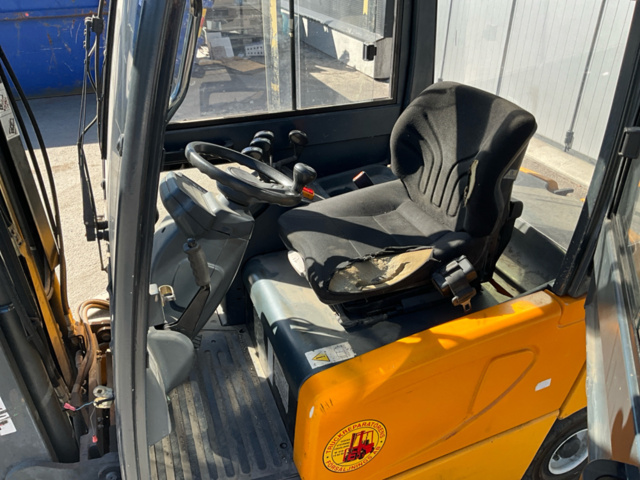 1543720-7 Electric forklift with charger - Jungheinrich EFG-Vac16 SP G-330ZZ