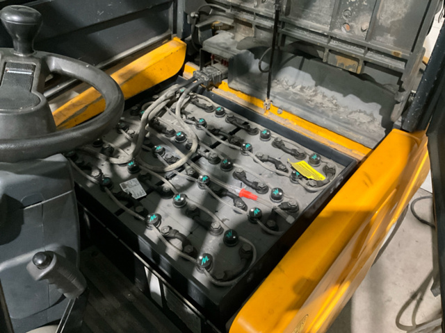1543720-13 Electric forklift with charger - Jungheinrich EFG-Vac16 SP G-330ZZ