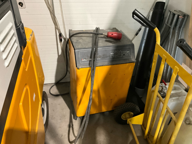 1543720-14 Electric forklift with charger - Jungheinrich EFG-Vac16 SP G-330ZZ