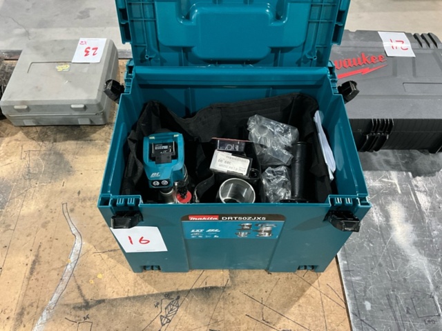 1543730-8 Kantfräs med tillbehör - Makita DRT50ZJX5