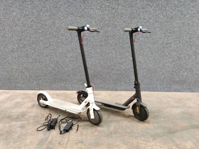 1543820-1 2 pcs Electric Scooters Ninebot M365