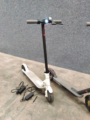 1543820-4 2 pcs Electric Scooters Ninebot M365