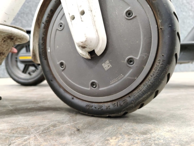 1543820-11 2 pcs Electric Scooters Ninebot M365