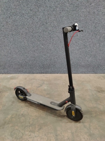 1543820-18 2 pcs Electric Scooters Ninebot M365