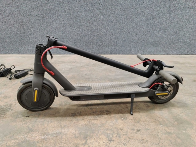 1543820-31 2 pcs Electric Scooters Ninebot M365