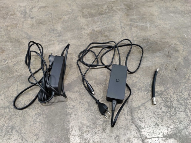 1543820-32 2 pcs Electric Scooters Ninebot M365