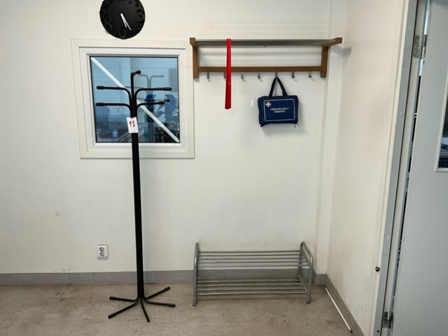 1543807-1 Coat hanger, hat rack and shoe rack