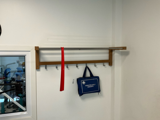 1543807-4 Coat hanger, hat rack and shoe rack