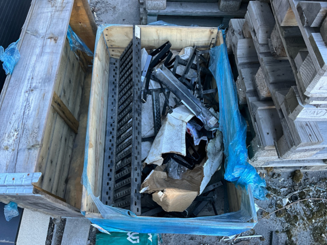 1543811-3 Roof bridge components