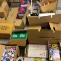 1482676-14 Parti med böcker, tidningar och hyllor