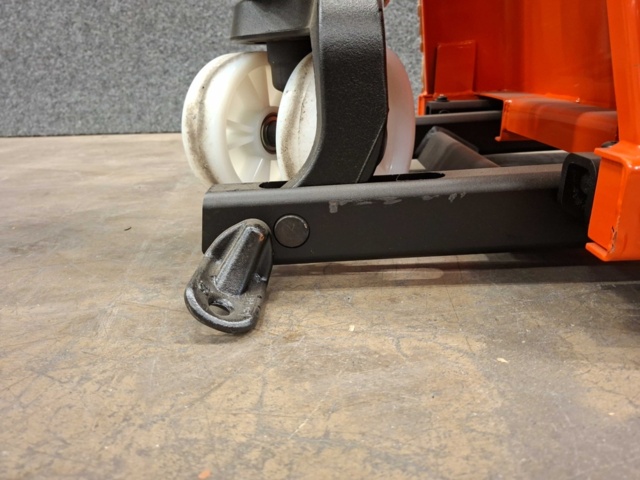1543831-7 Scissor lift truck Gigant HHM 100