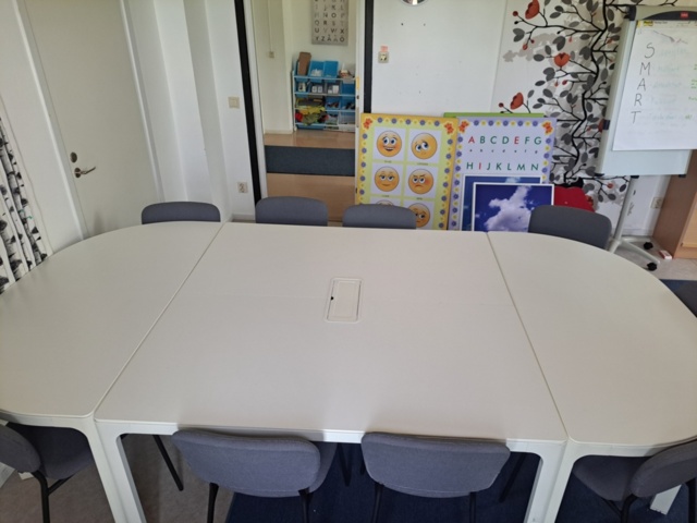 1544634-3 Conference table with chairs
