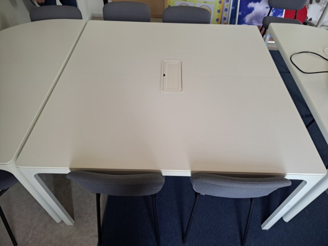 1544634-5 Conference table with chairs