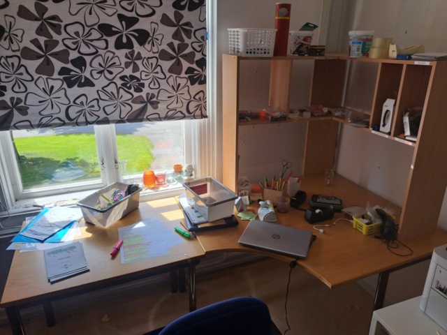 1544637-1 Office furniture