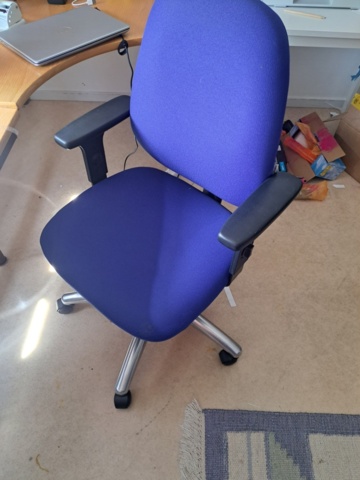 1544637-2 Office furniture