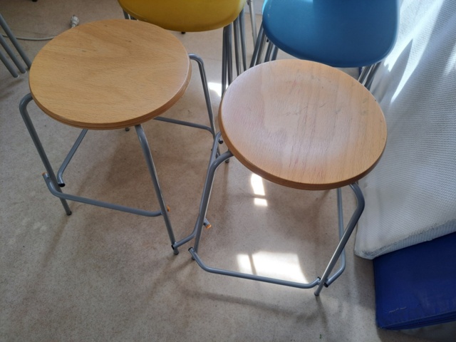 1544641-3 8 Chairs & 2 Stools