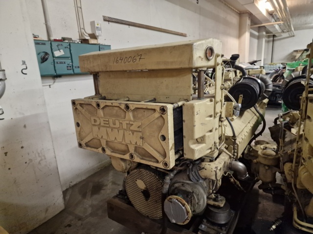 1524770-2 Marin dieselmotor V12 - Deutz TBD 616 V12