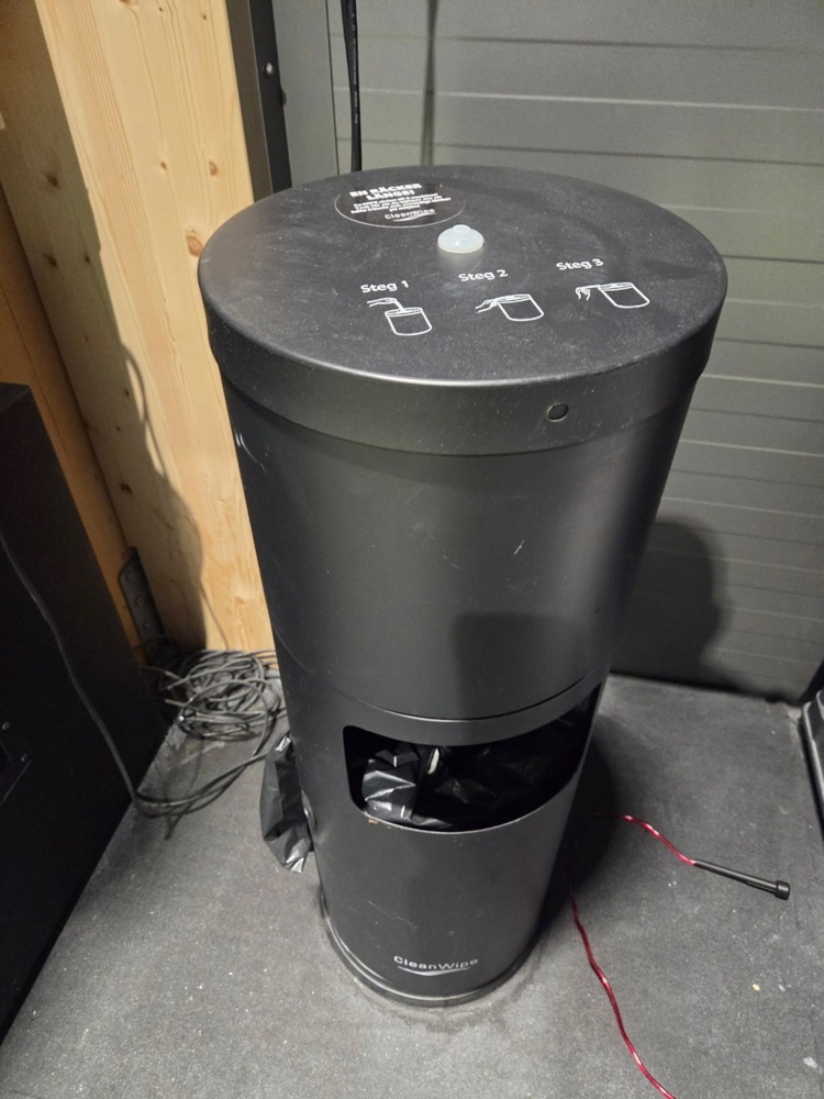 1475376-1 CleanWipe-behållare med papperskorg