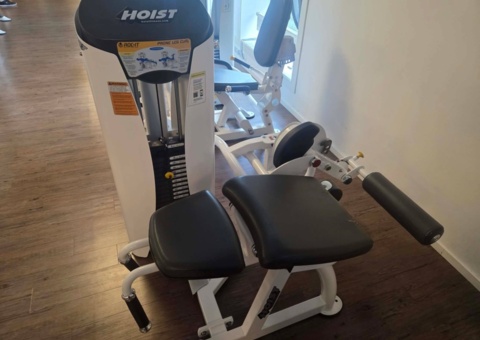 Liggande lårcurl - Hoist Fitness Roc-it-serien