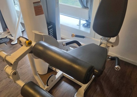 Sittande lårcurl - Hoist Fitness Roc-it-serien