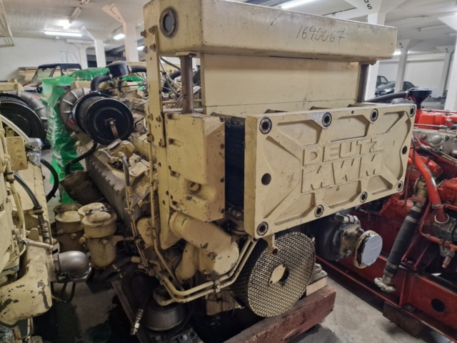 1524771-1 Marin dieselmotor V12 - Deutz TBD 616 V12
