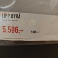 1400756-3 Byrå, golvlampa och tavla