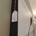 1400756-7 Byrå, golvlampa och tavla