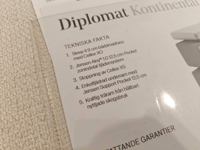 1400757-7 Säng Jensen Diplomat Kontinental 180 cm, sängbord, m.m.