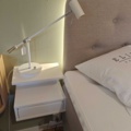 1400762-10 Dubbelsäng Skanör Kontinental, matta, sängbord och lampa