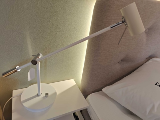1400762-12 Dubbelsäng Skanör Kontinental, matta, sängbord och lampa