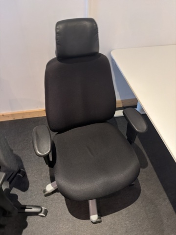 1533307-4 Office furniture and audio equipment