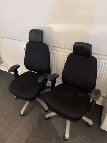 1533307-5 Office furniture and audio equipment