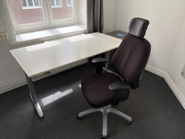1533309-3 Office workstations 2 pcs