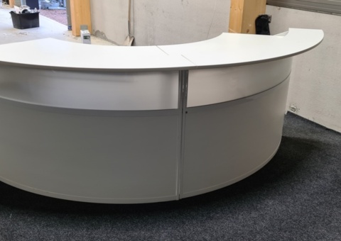 Receptionsdisk med höj- och sänkbart skrivbord - Kinnarps
