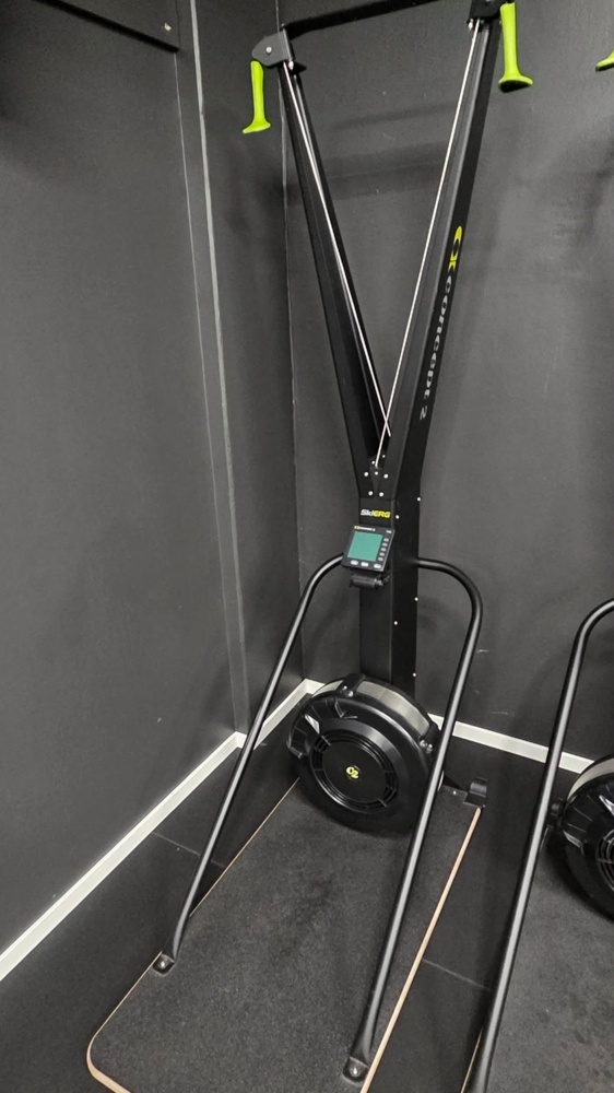 1500104-1 Stakmaskin med plattform - Concept2 SkiErg