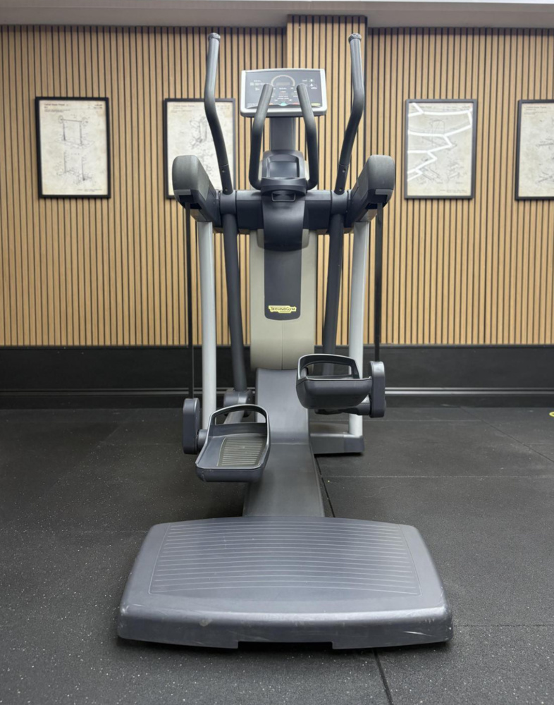 1500143-1 Crosstrainer - Technogym Excite Vario