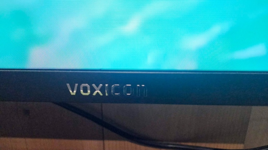 1500147-2 TV 98" with wall mount - Voxicom