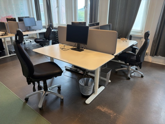 1533320-2 Kontorsarbetsplatser 3 st