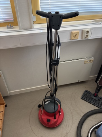 1373230-4 Skurmaskin med tillbehör - Cleanfix FloorMac PE300