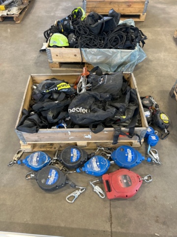 1531839-1 Three pallets of fall protection equipment